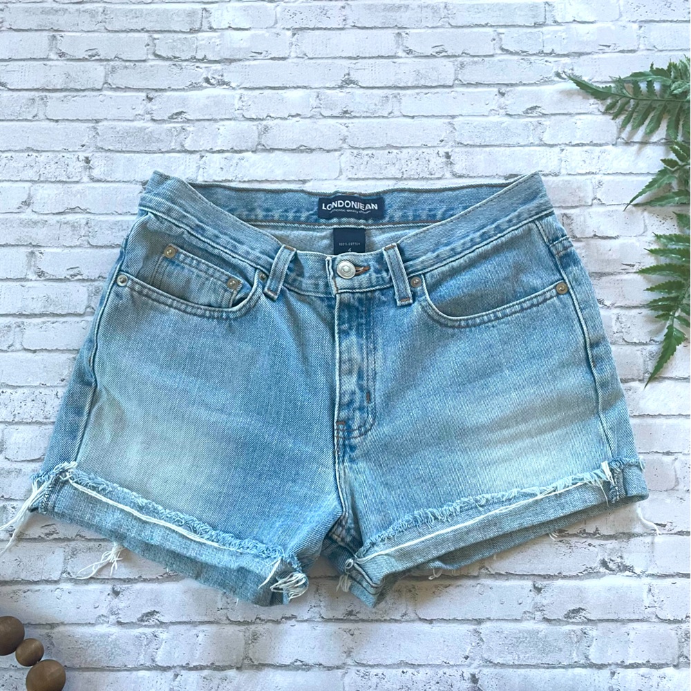 London Jean Women’s High Waist Light Wash Distressed Hem Shorts Blue Size 4 Y2K